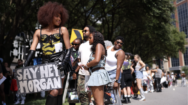 What did the fans wear, say, and expect before Beyoncé’s concert