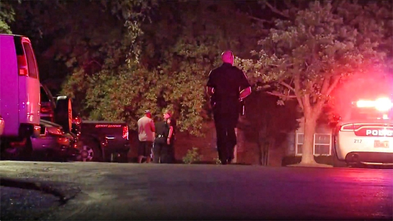 Durham police seek suspects in 2 armed robberies, shooting | Raleigh ...