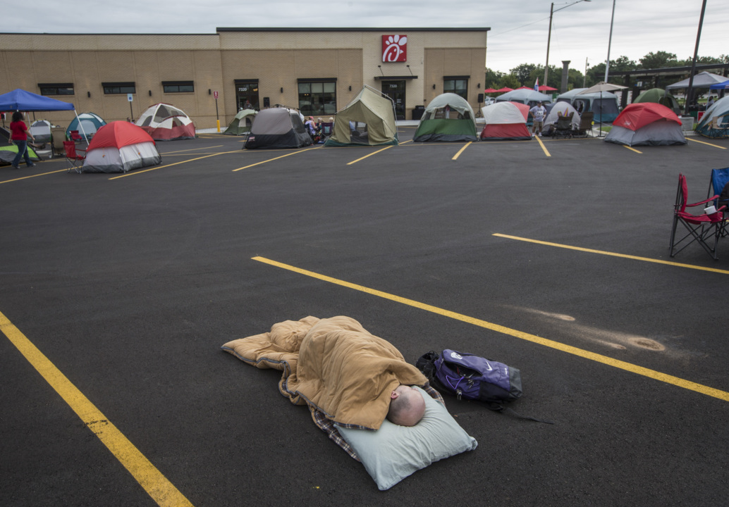 Dedicated chicken fans camp out for shot at free food