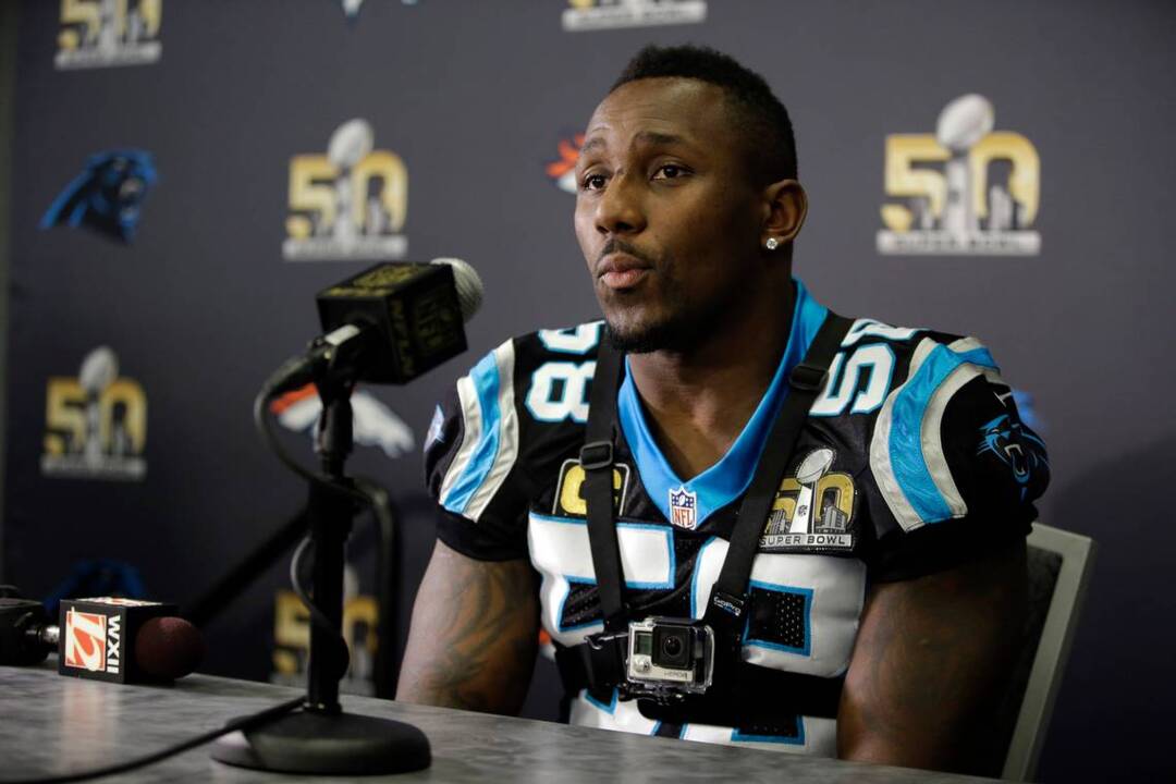 Panthers’ Davis remains set to play in Super Bowl despite broken arm