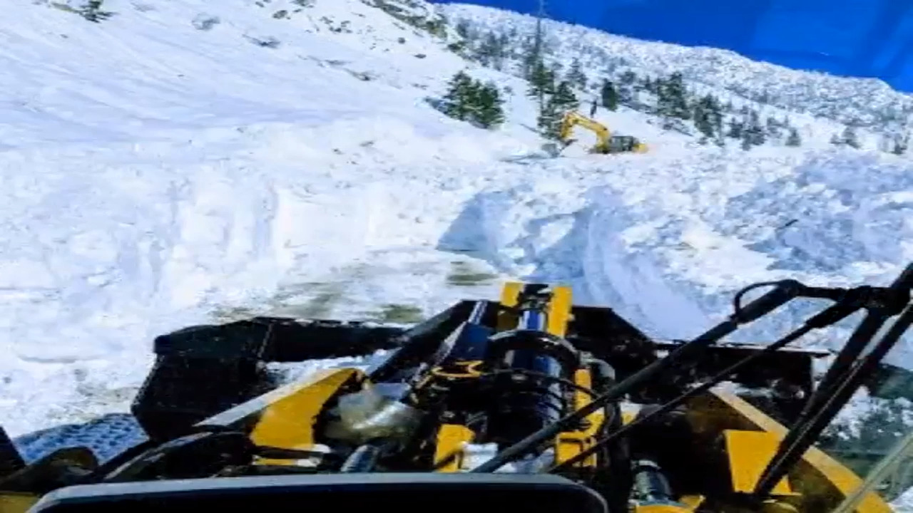 Photos show avalanche slides up to 50 feet deep on Idaho highway