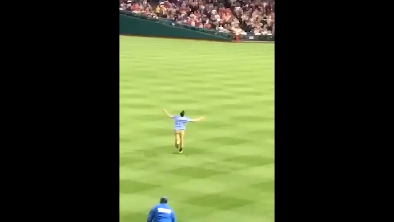 Intruder on field at Phillies game proves too nimble for steward