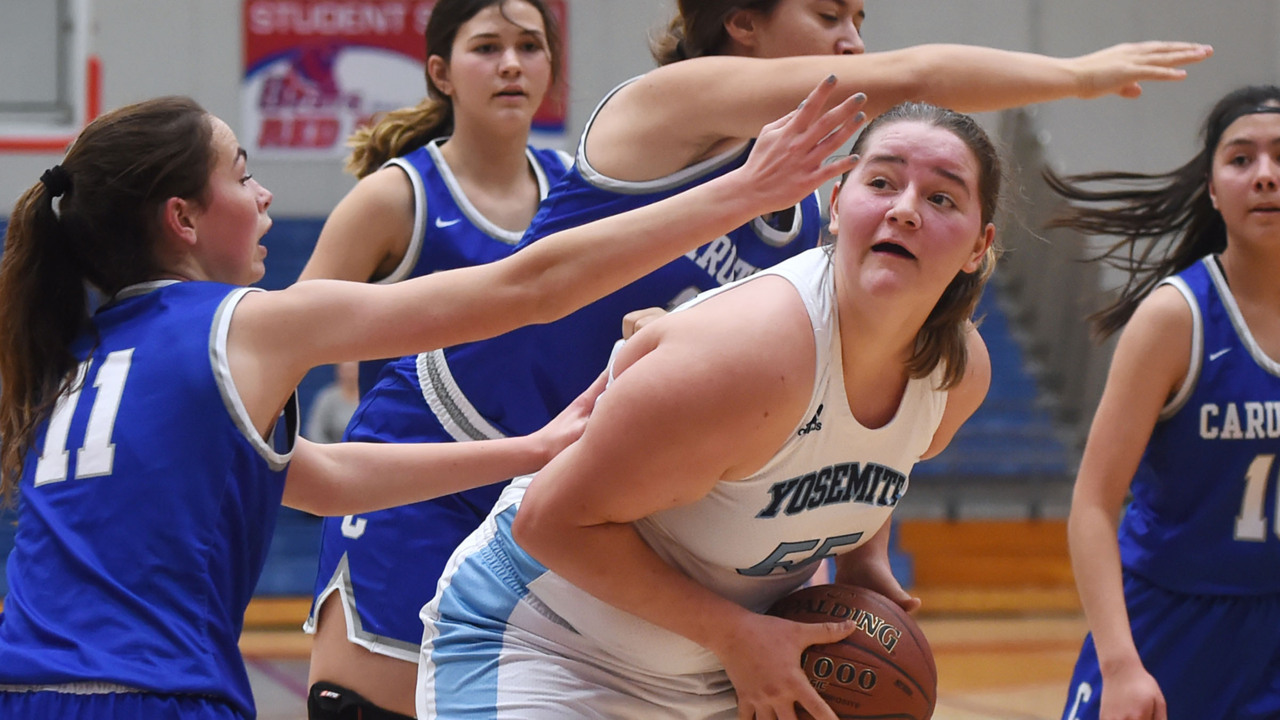 Watch highlights as Yosemite High defeated defending state champions Caruthers