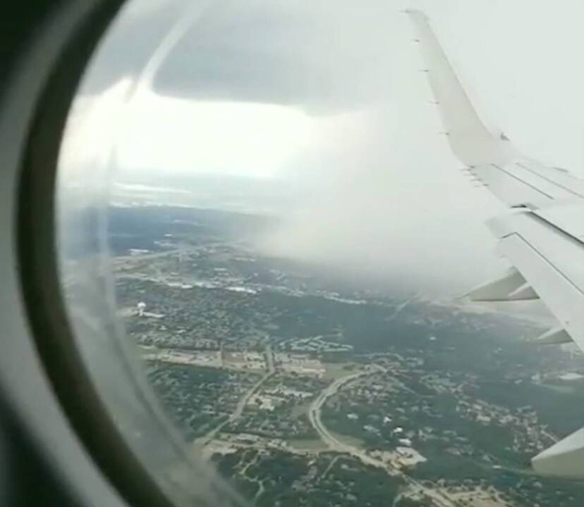 Dallas storm filmed by passenger on a plane