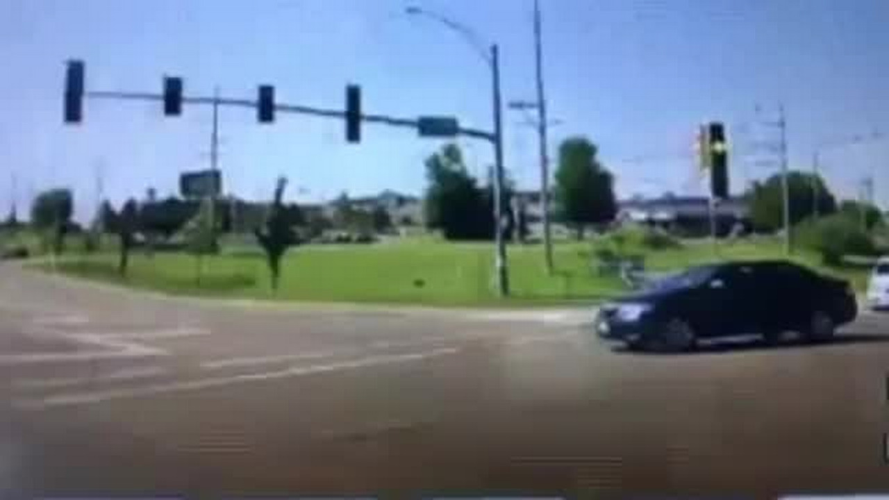 Man leaps through car window to save stranger's life (Video ...