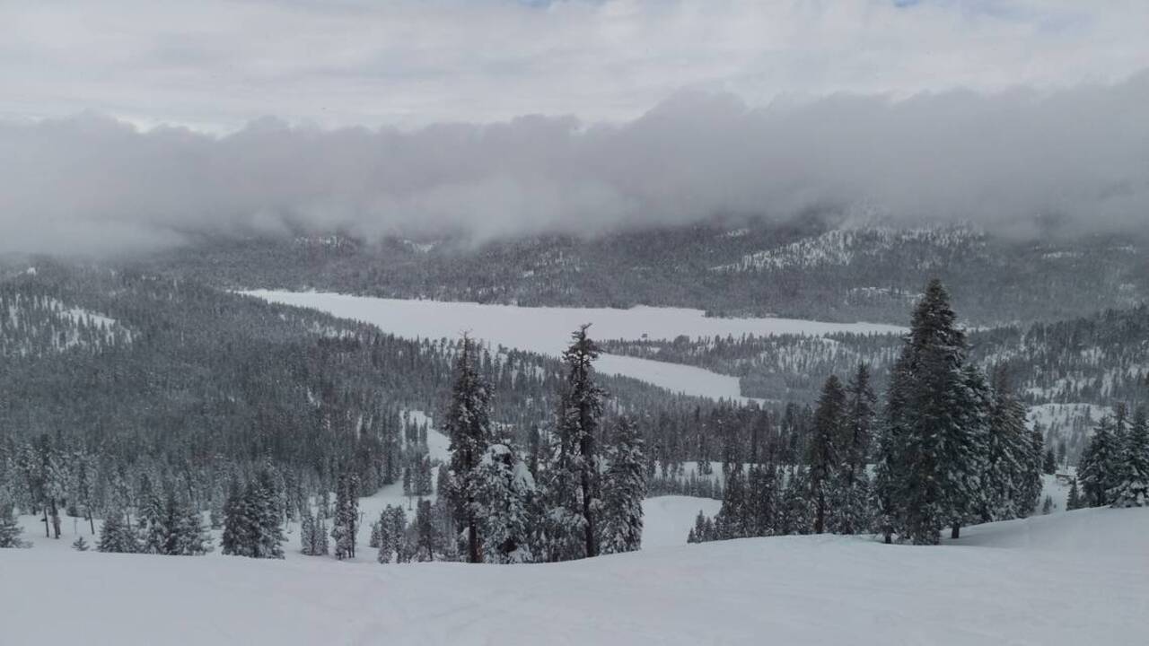 Skiing the deep powder at China Peak