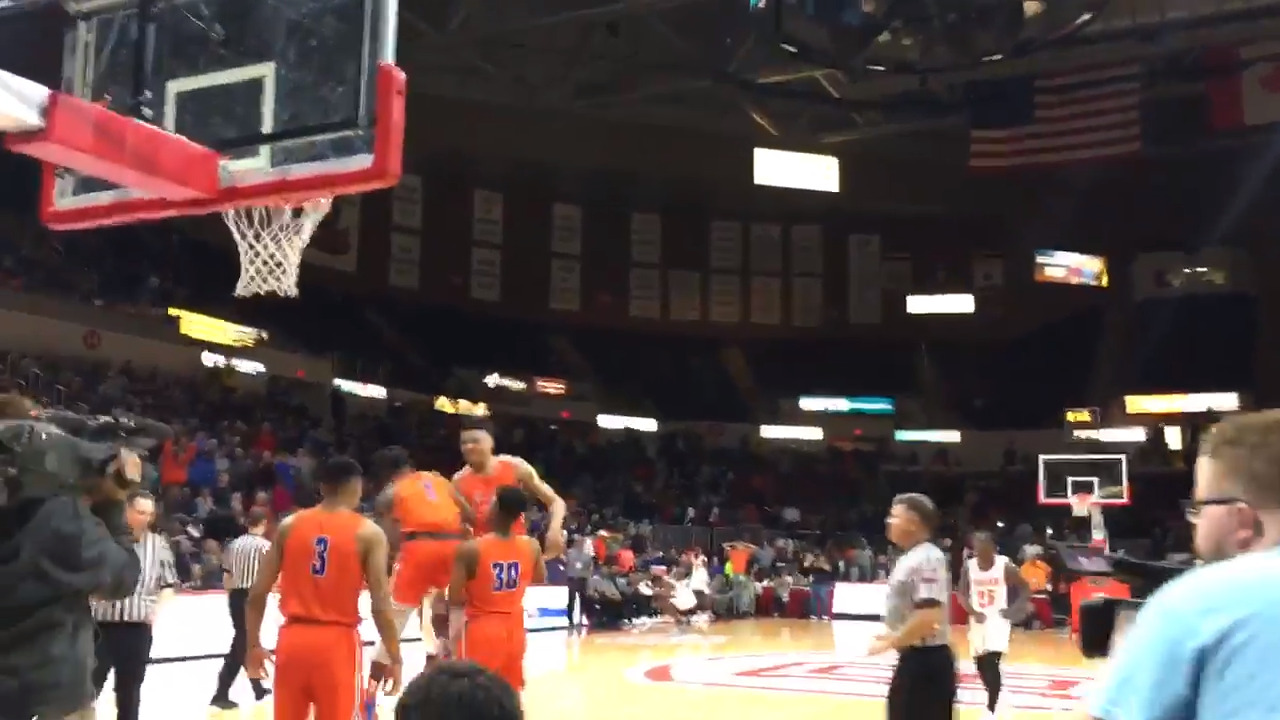 East St. Louis ices state title with a free throw