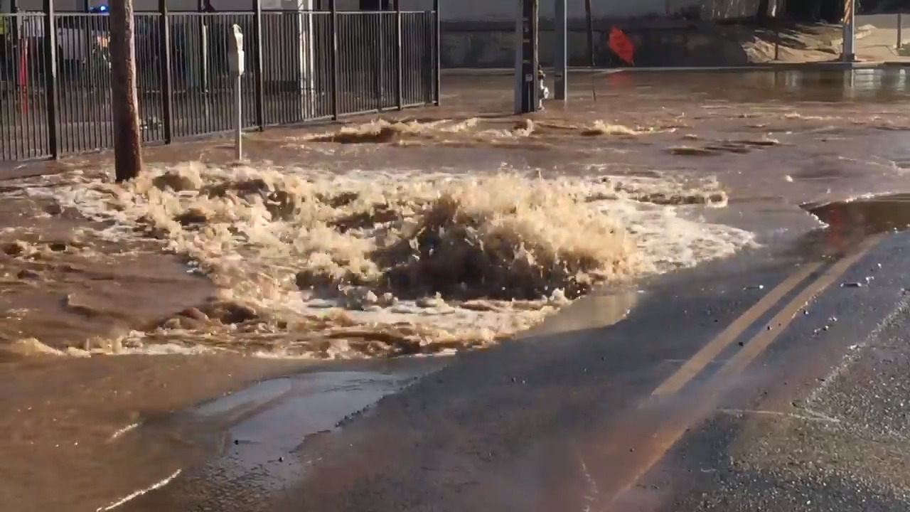 Water gushes from broken main near Chukchansi Park; Grizzlies game canceled