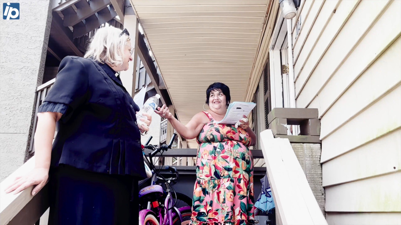 Allies go door to door to help Hilton Head families being evicted from apartments
