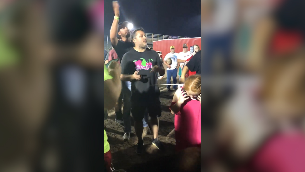 Tony Stewart punches heckler in the face
