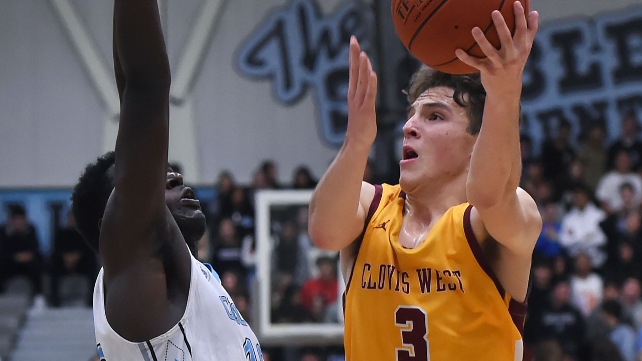 Watch Clovis West boys top Clovis North 75-67 in TRAC overtime