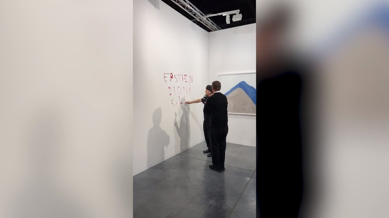 Man vandalizes Banana exhibit at Art Basel
