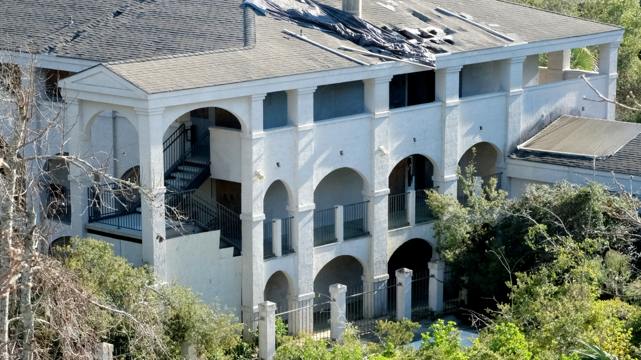 Homeless drifters, rotting buildings: How do we fix Hilton Head’s abandoned properties?