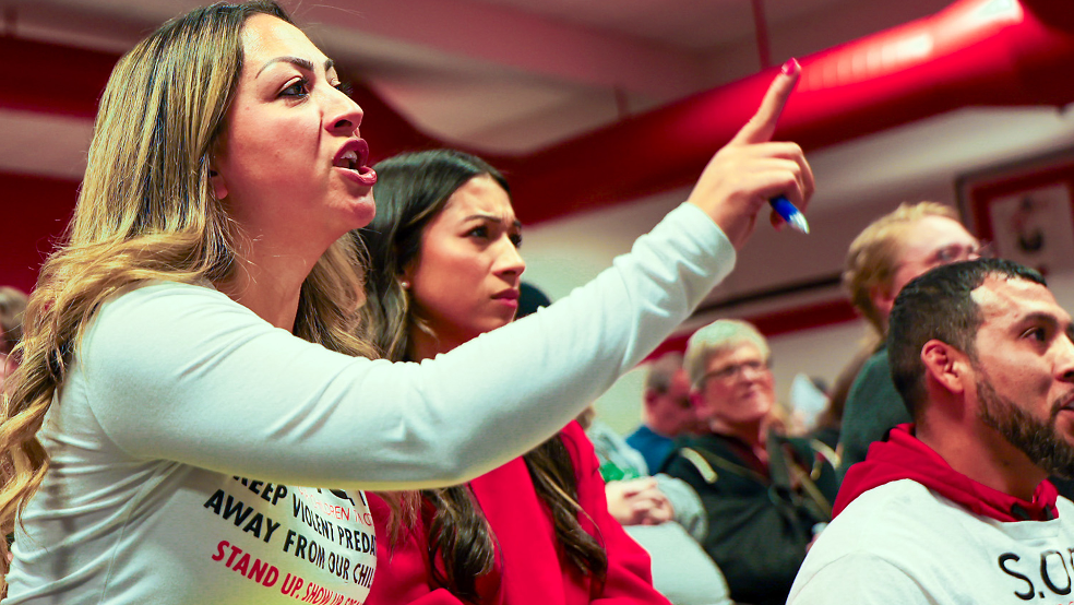 Mother's emotional plea at Kennewick sex offender house meeting