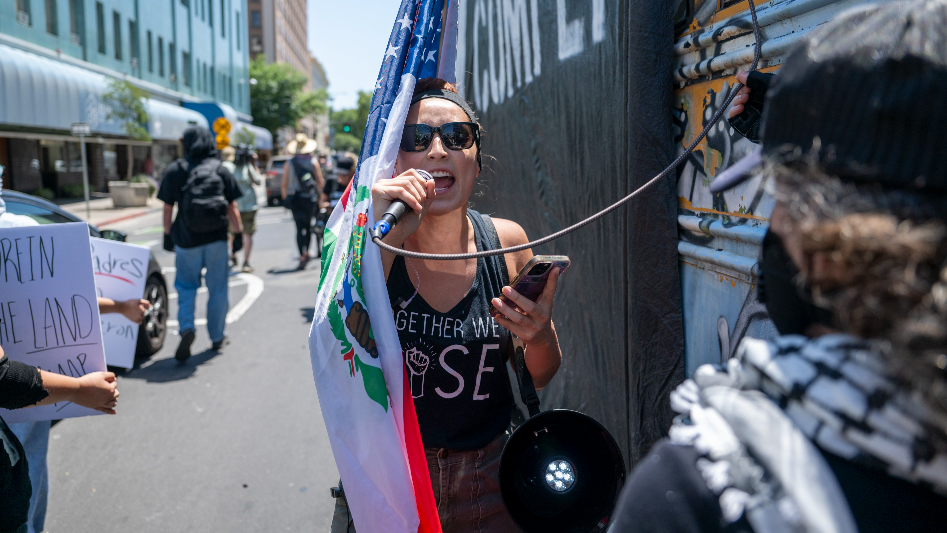 Video: These are your rights in an encounter with ICE officials