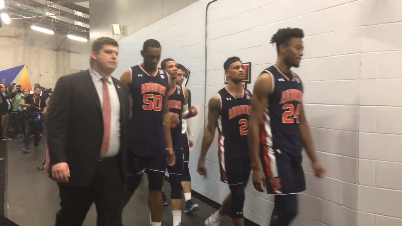 Auburn heads to locker room after heartbreaking Final Four loss