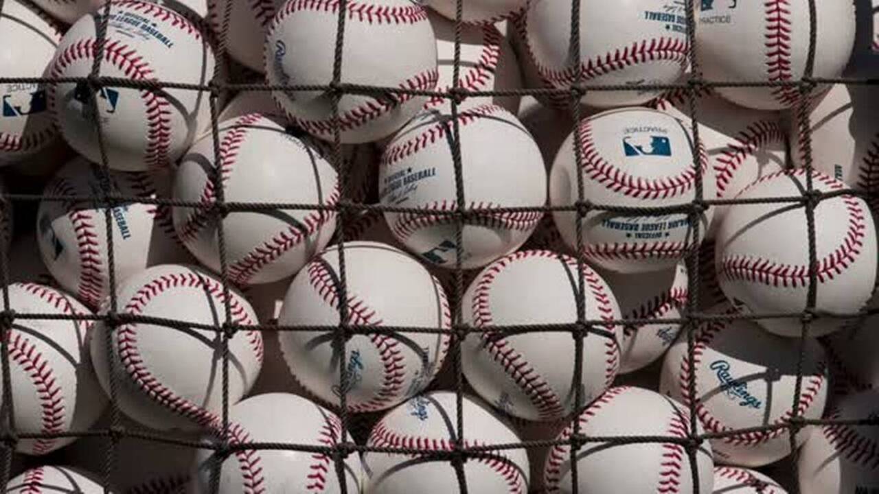 Giants ace to throw soon; A's place 3 pitchers on DL