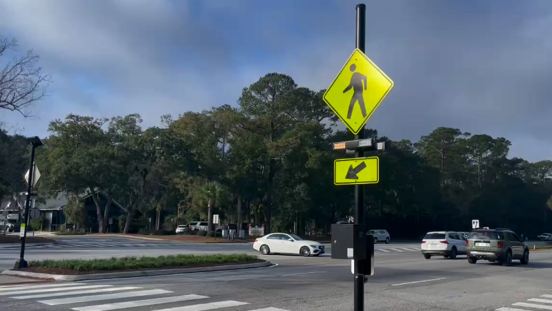 Video shows new rapid-flashing beacons on major Hilton Head roadway