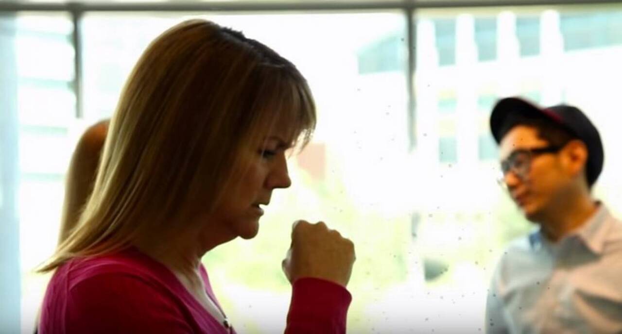 How does tuberculosis (TB) spread?