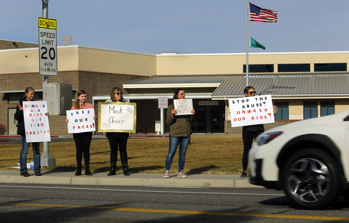 Richland schools close immediately after surprise vote to defy WA mask mandate