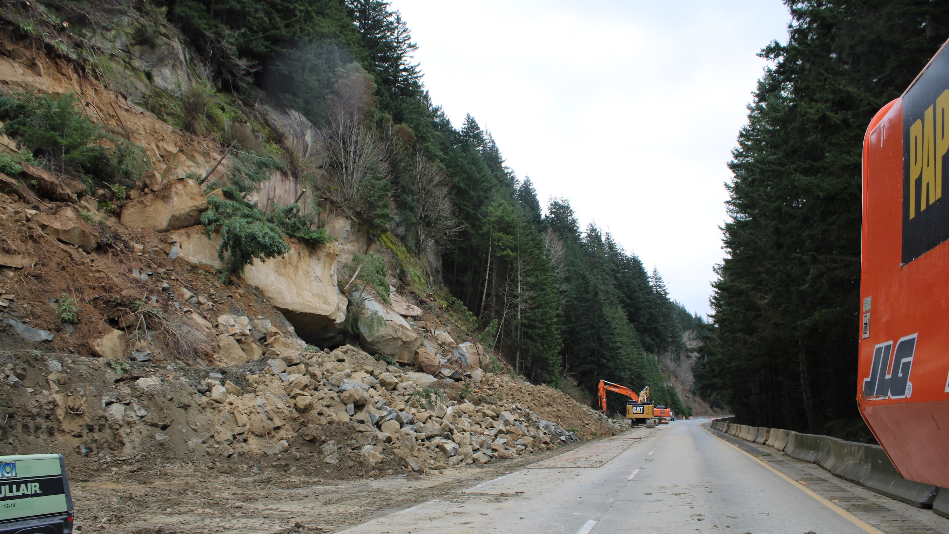 WSDOT: I-5 northbound south of Bellingham cannot reopen until slope is stabilized