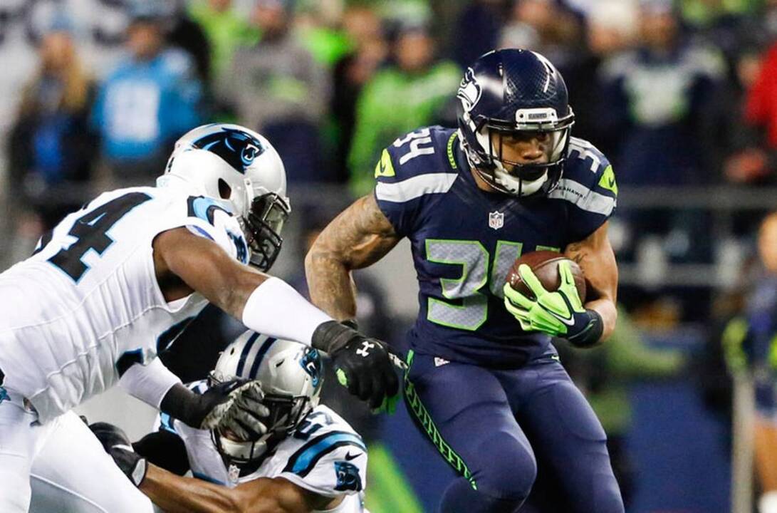 Thomas Rawls asked for his shoes because he's so short behind Seahawks podium