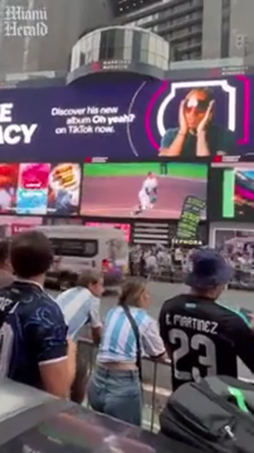 Argentina fans take over Times Square ahead of World Cup Final