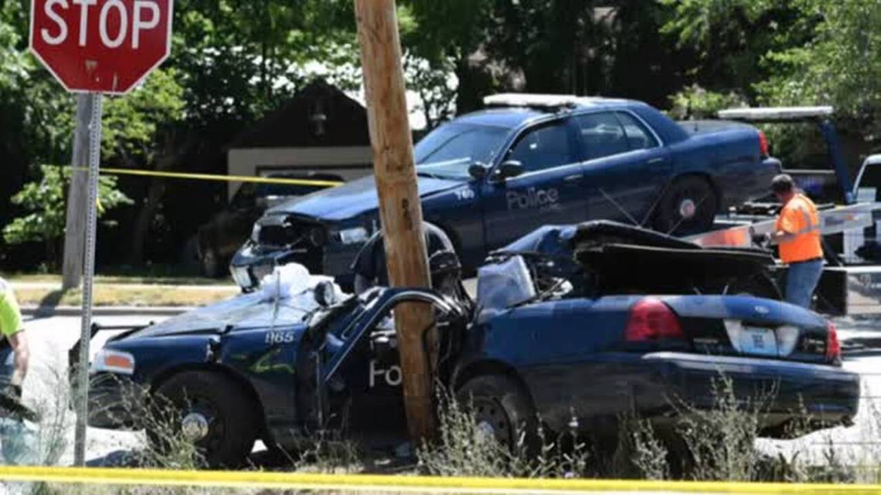 Two Kansas City police cars involved in injury wreck (Video) | Kansas ...