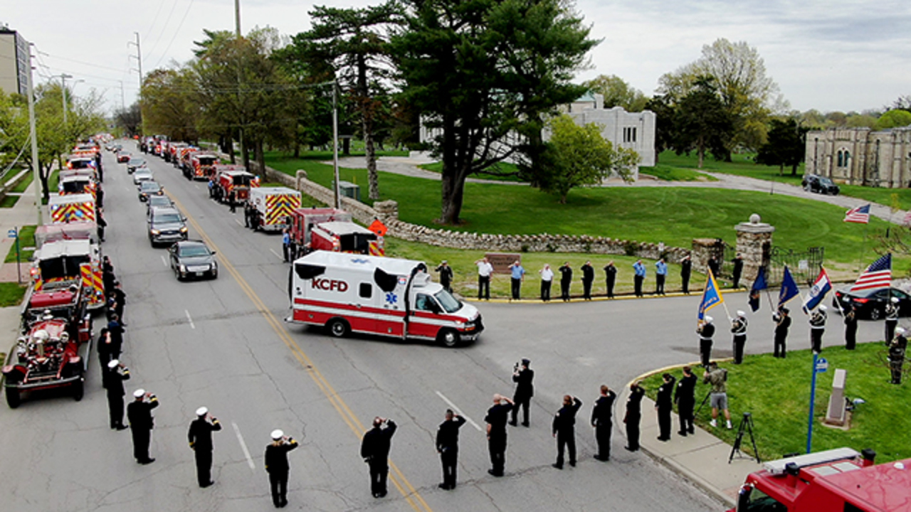 Funeral procession takes Kansas City EMT killed by coronavirus to final resting place