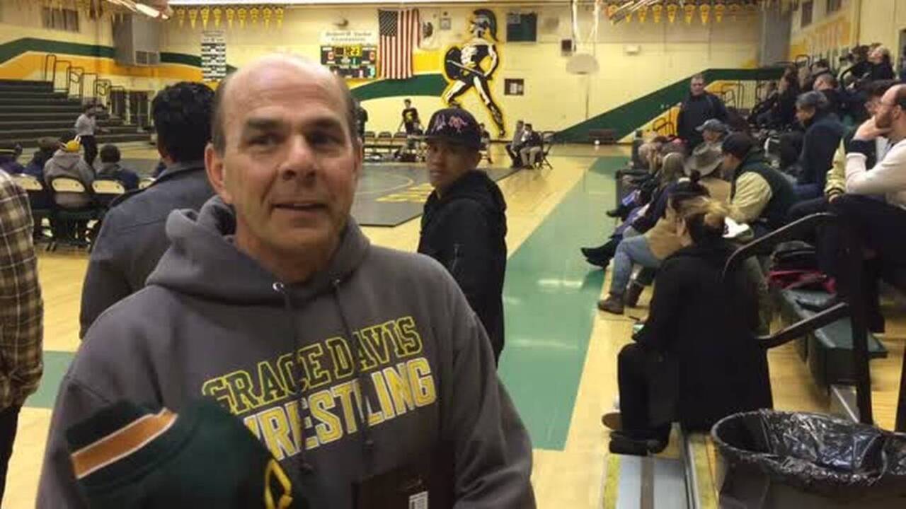 Modesto's Davis honors former wrestling coach Quick