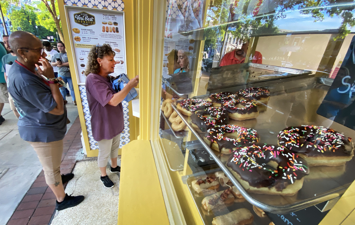 ‘We are ready!’ Veri Best Donuts reopens to big crowd in downtown Columbus