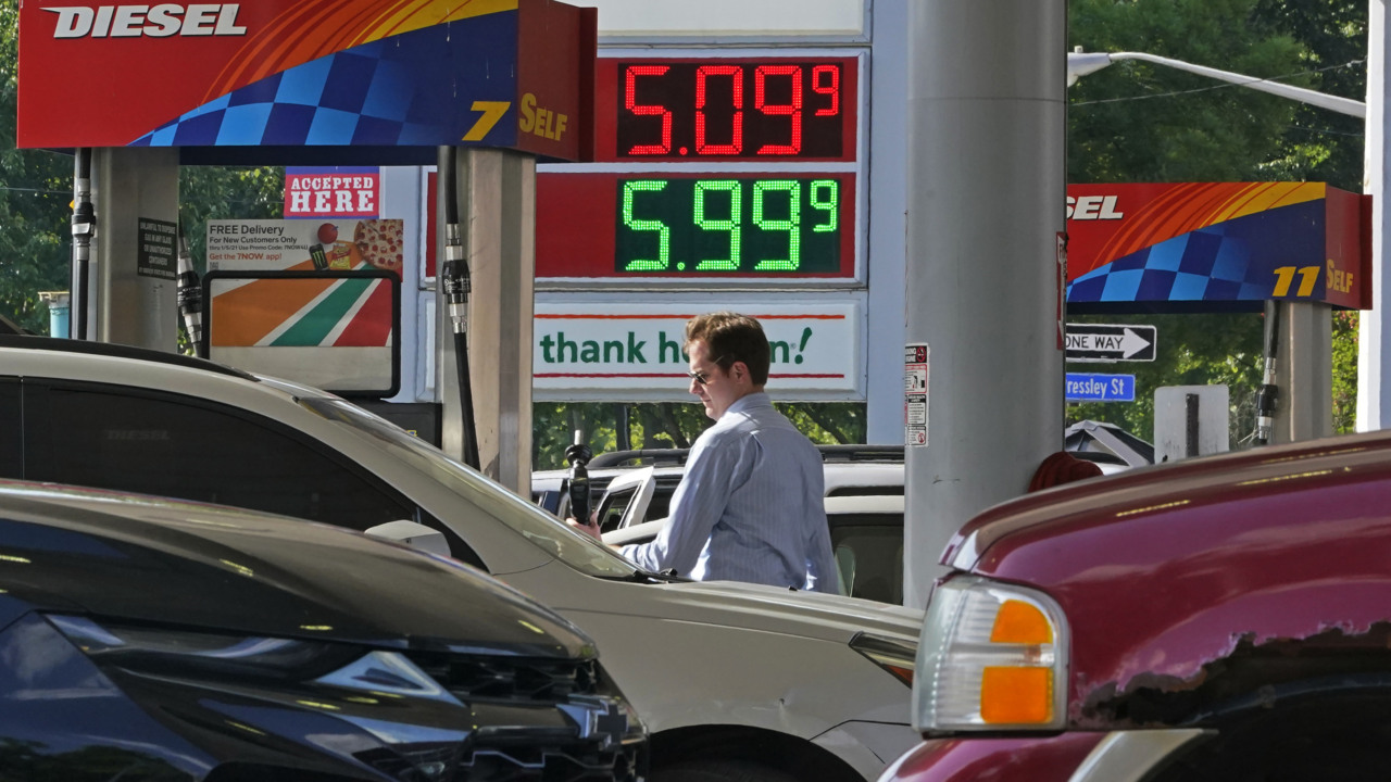 Columbus gas prices fall sharply. Here are the cheapest spots for fuel.