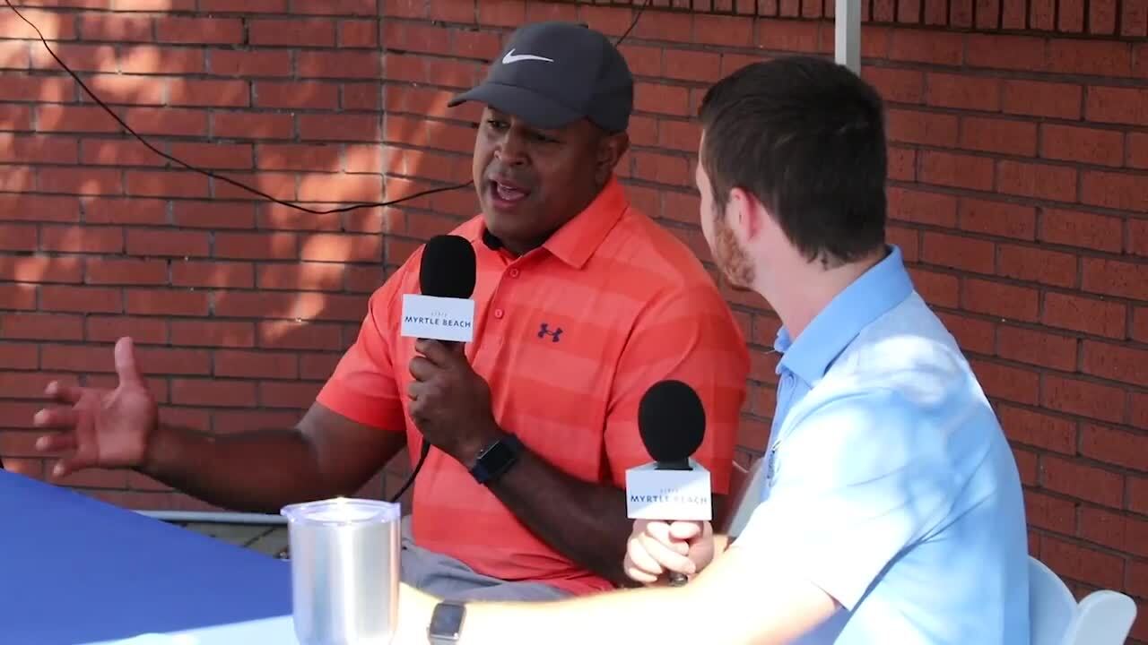 Brian Jordan greets fans at Pelicans’ Braves Weekend