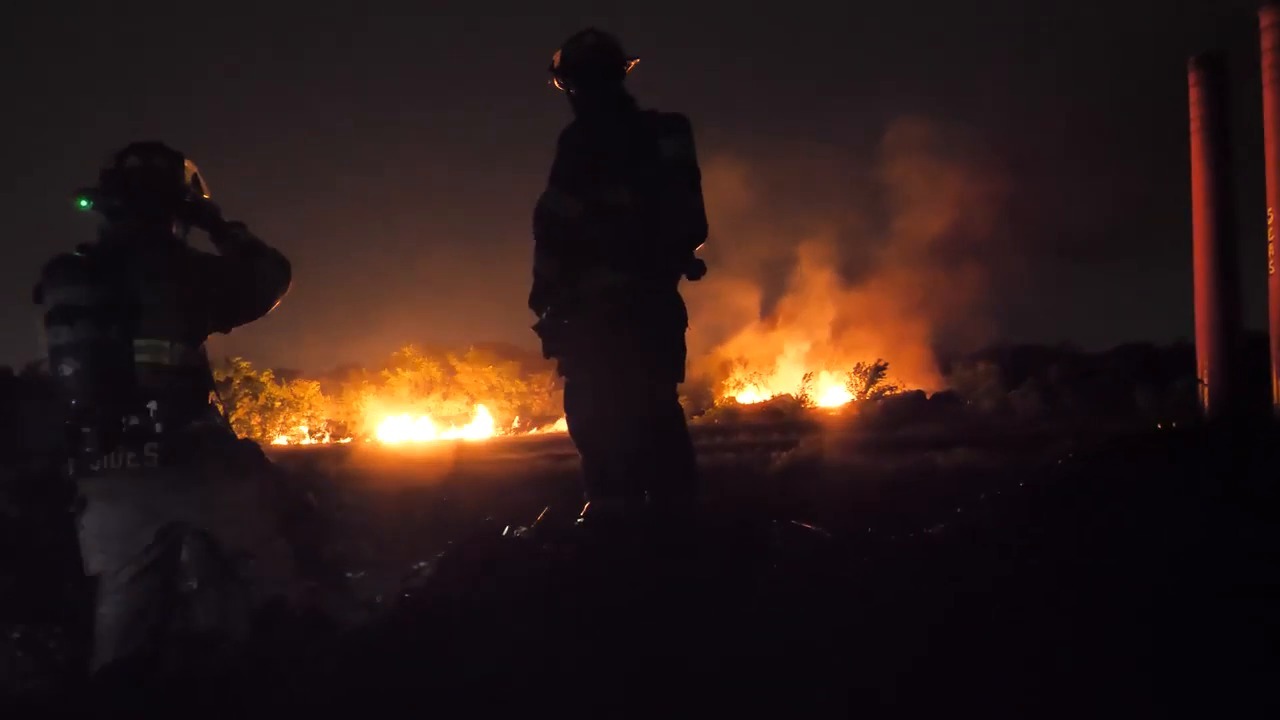 How fast was a train going before 25 ethanol tanker cars derailed in Fort Worth?