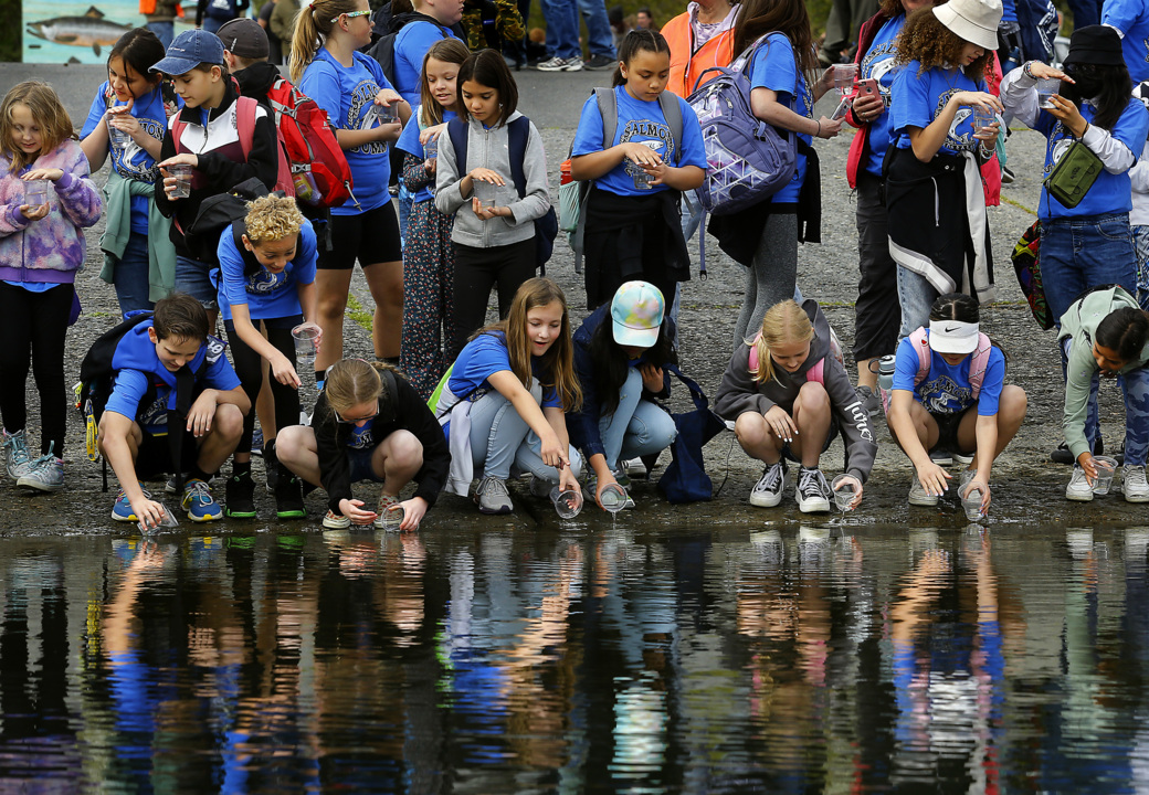 Salmon Summit returns students to Columbia River shoreline