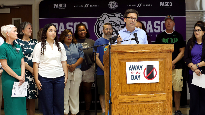 Gov. Ferguson promotes 'Away for the Day' phone bill in Pasco