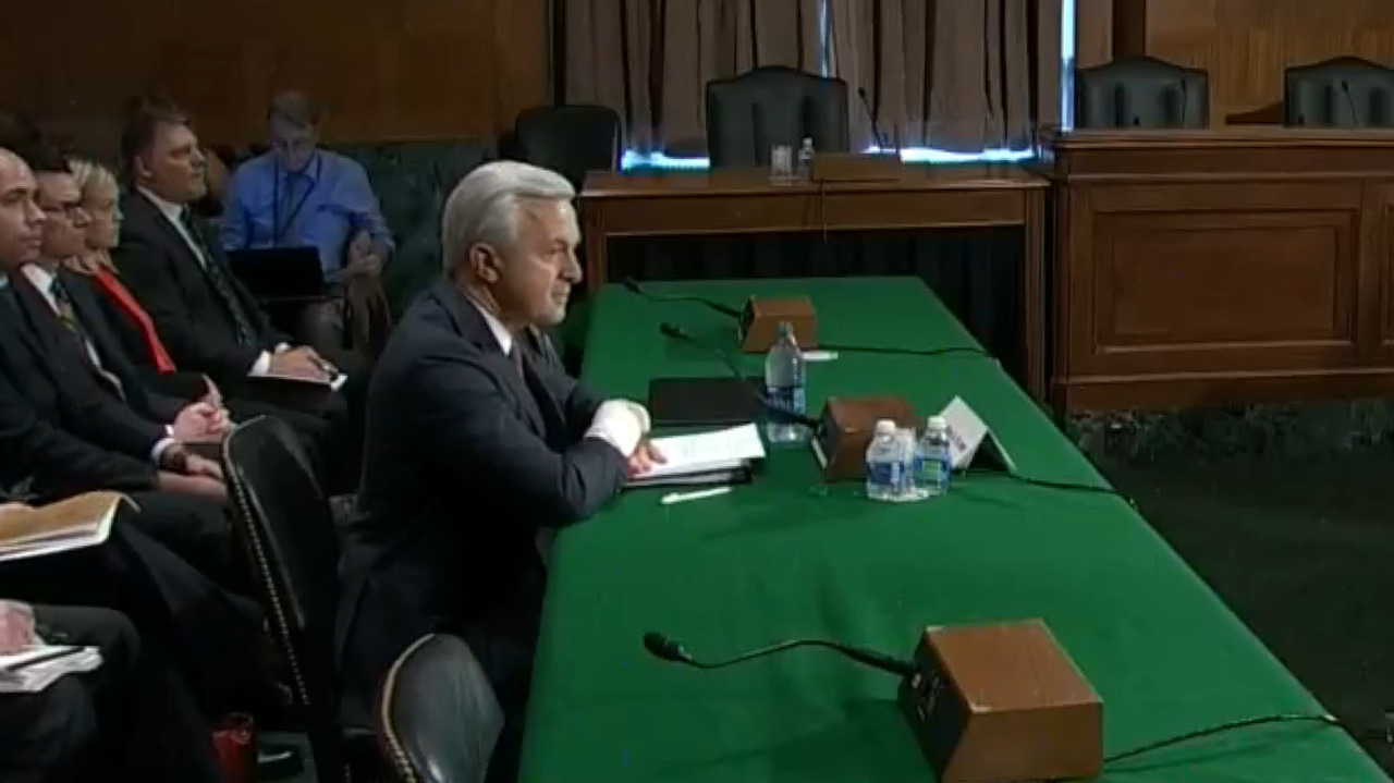 Wells Fargo CEO John Stumpf apologizes to Senate Banking Committee
