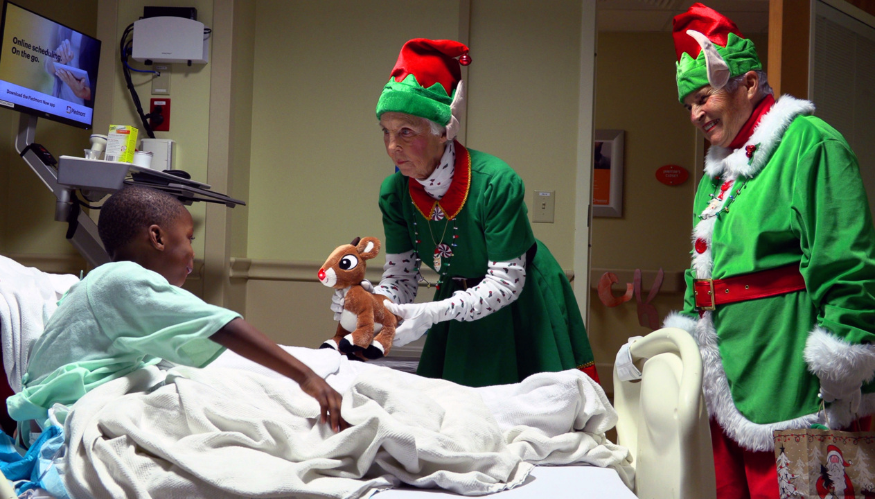 Local ‘elves’ brighten day for children in Columbus hospital