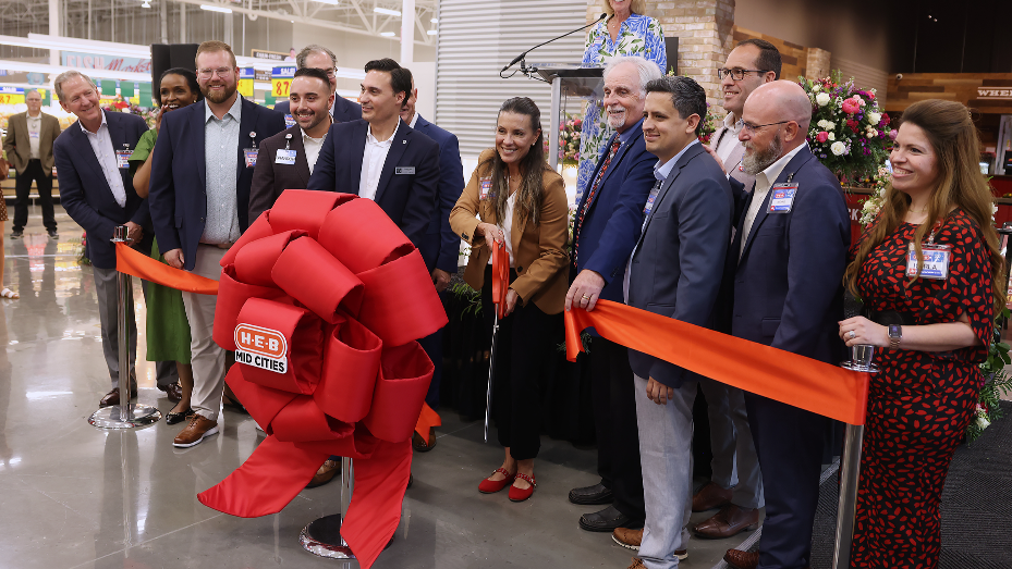 New H-E-B grocery store opens in Tarrant County