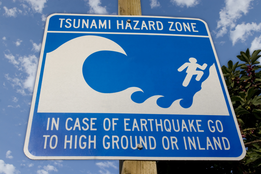 Where did earthquake hit in Northern California? Which cities had tsunami warnings? See map