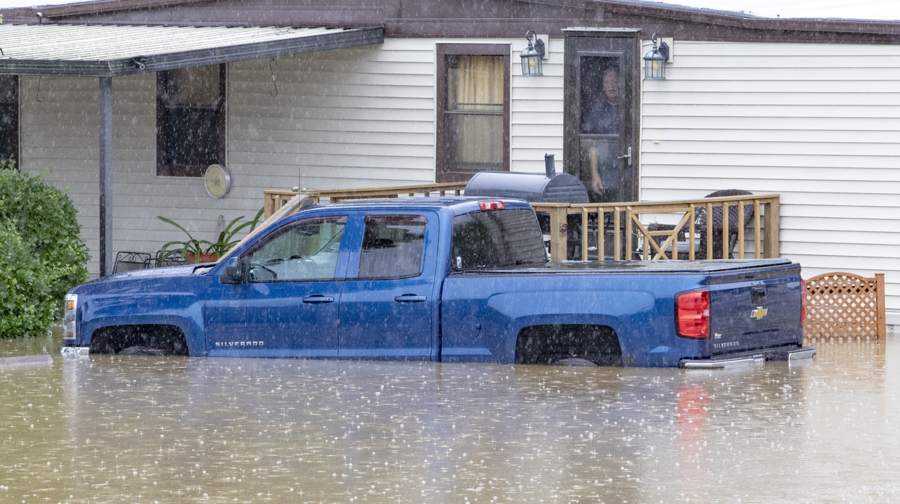 ‘I’m traumatized.’ Residents in East St. Louis, Cahokia Heights try to recover from flooding