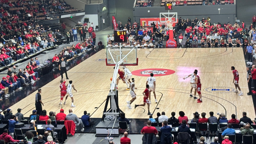 Fresno State fans relive glory days as Bulldogs play basketball at Selland Arena
