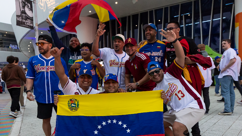 Sights and sounds from World Baseball Classic final game