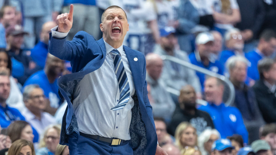1996 Cats surround Mark Pope at postgame press conference