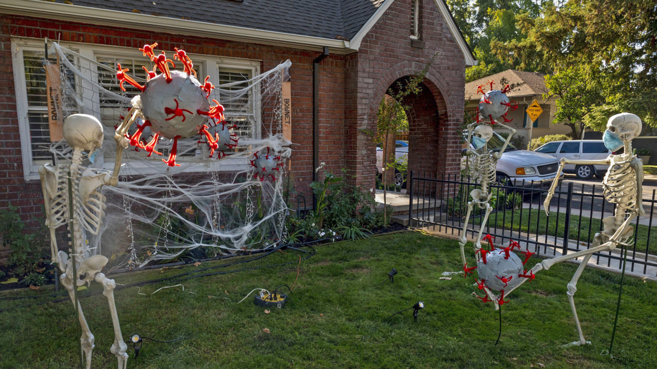 How these East Sac Halloween displays are different this year + trick-or-treating plans