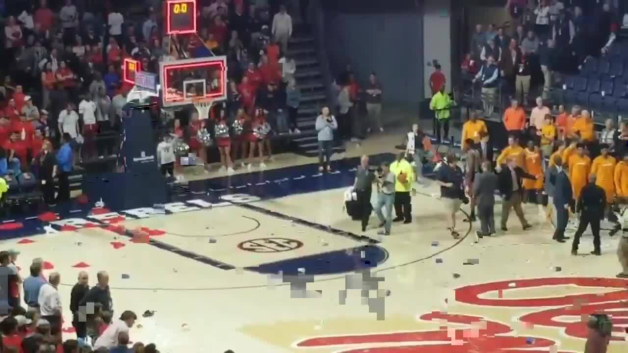 Ole Miss fans trash court after loss to Tennessee
