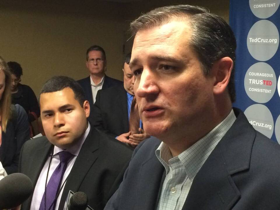 In Kansas City, Sen. Ted Cruz discusses campaign protests