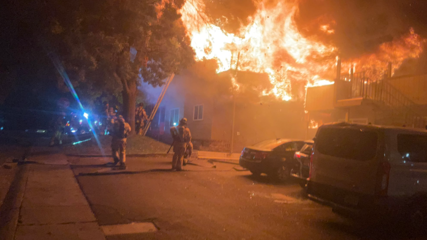 See raging wind-swept inferno that displaced 40 people at Sacramento-area apartments