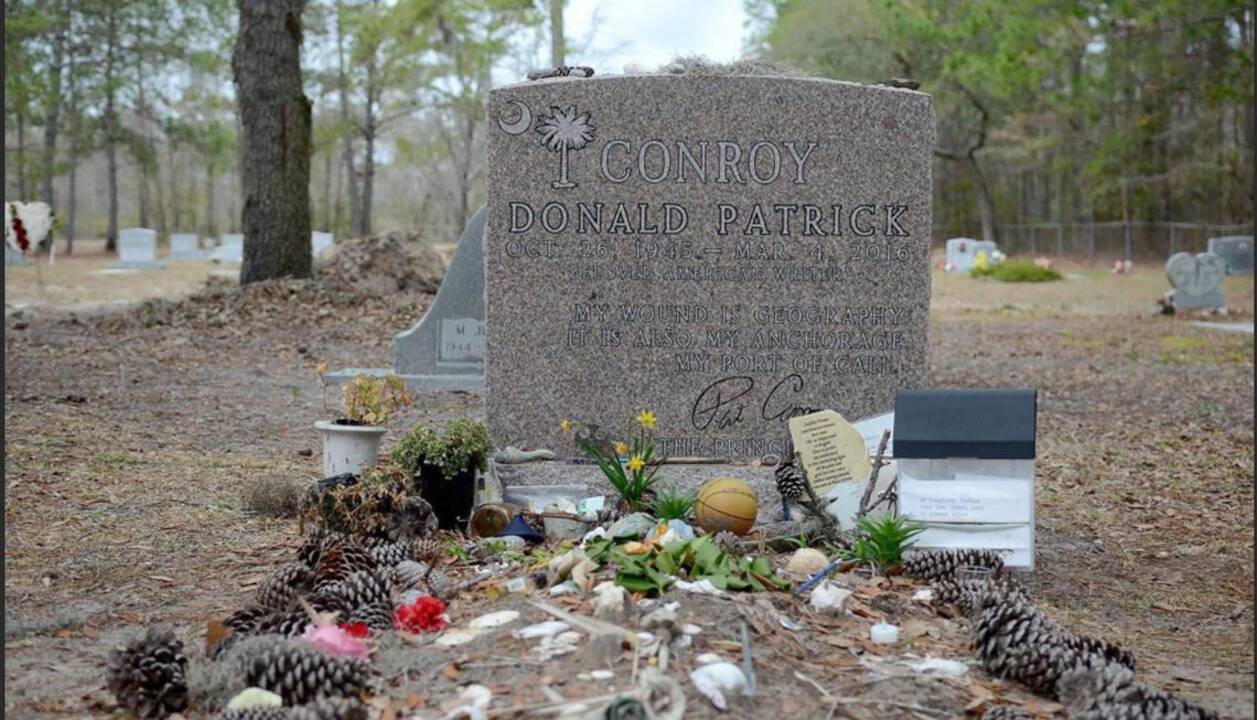 Fan makes pilgrimage to Pat Conroy gravesite