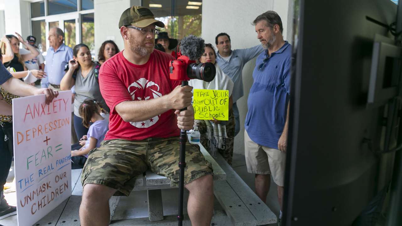 Mask mandate is reinstated for Broward County Public Schools | Miami Herald